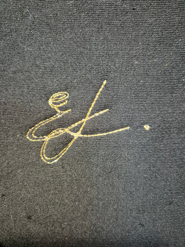 logo brodé fil doré