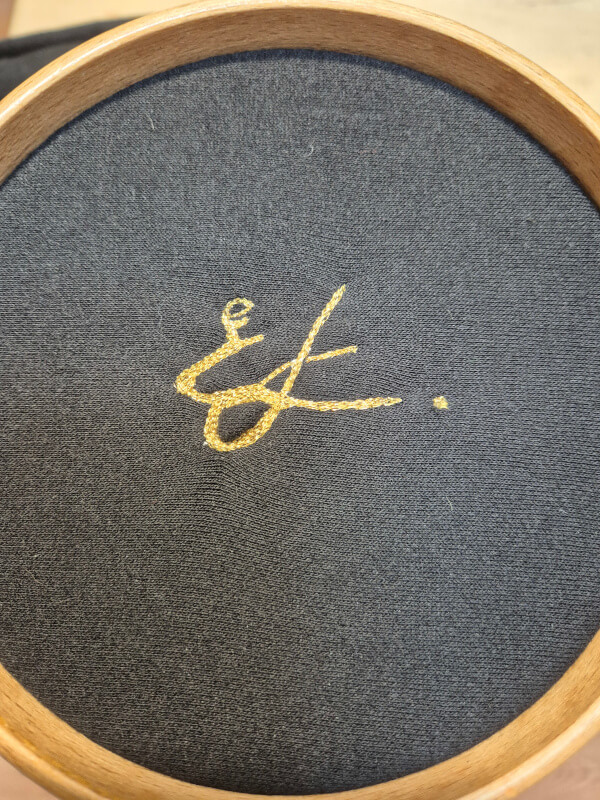 logo brodé fil doré